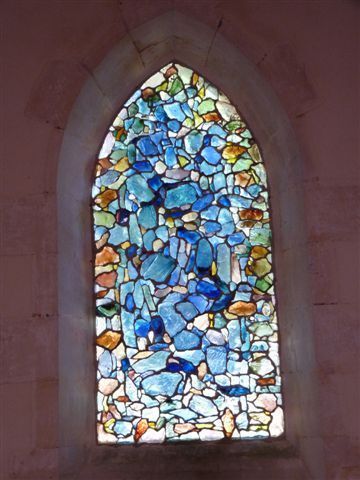 <p>Les vitraux de l'église.</p>