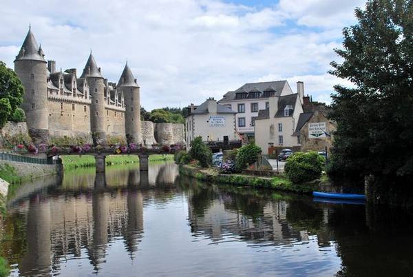 <p>En arrivant à Josselin.</p>