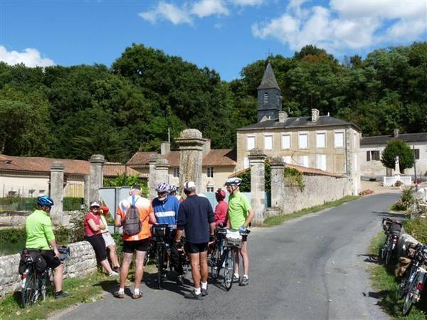 <p>Le groupe se ressource.</p>